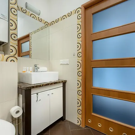 Heart Of Spacious By Renters Daire